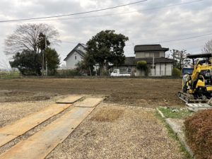お庭のリフォーム工事中　掘削②