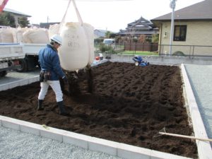 培養土搬入